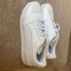 white puma sneakers